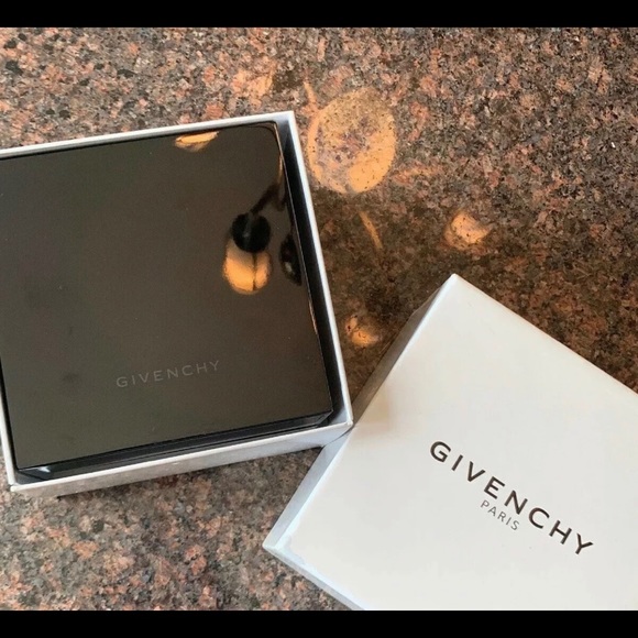 RARE 2015 Givenchy Five Shark Analog Sport Watch - Picture 7 of 8